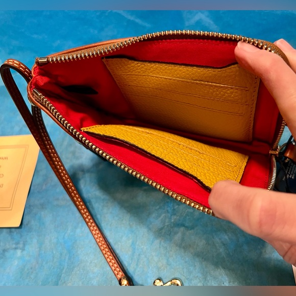 NWT!!  NEW!!  DOONEY & BOURKE Pebble Grain Multi Functional Zip Around MUSTARD - Picture 3 of 4